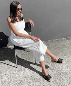 Naughty Monkey Priscila